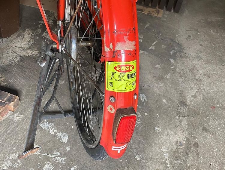 制作集団 みやたに 以前投稿した写真で 映ってる自転車はなんだ との質問が 新聞配達やお巡りさんが乗ってる頑丈そうな自転車のことを実用車と呼ぶらしい オレンジが格好いいでしょｗ 活動履歴が大東郵便局 大阪の大東市 第18号って 盗難車じゃ