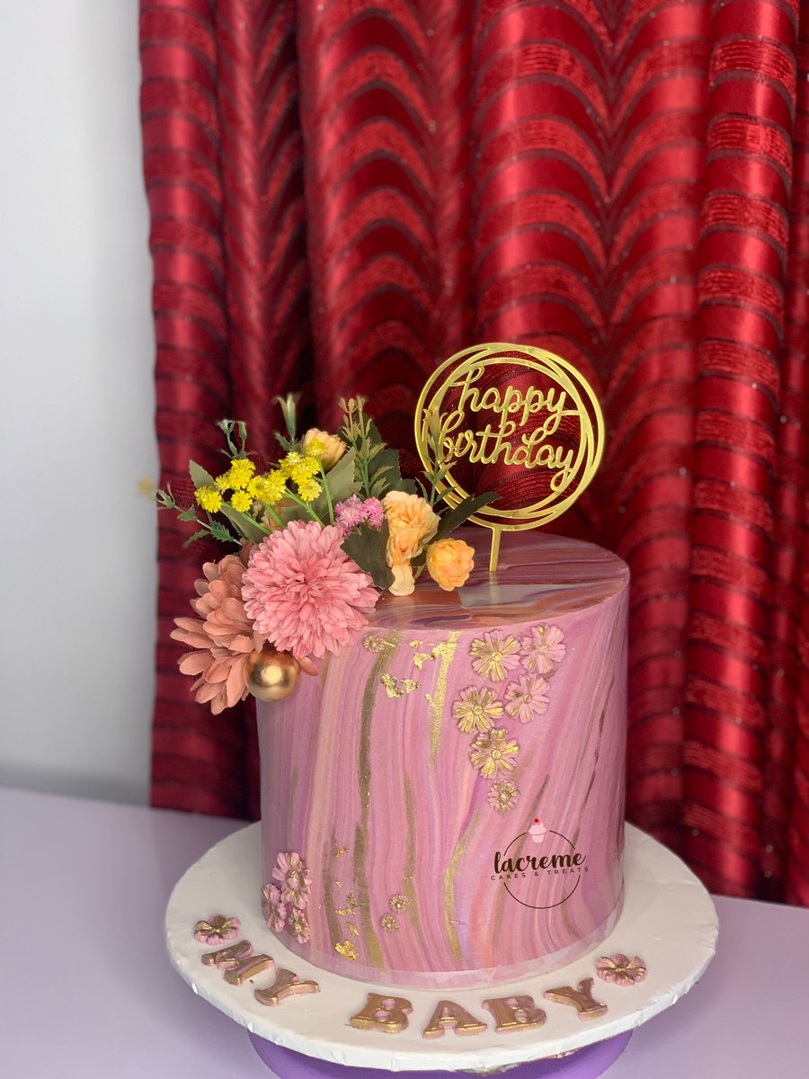 BimbolaBillions's tweet photo. Posting 3 pictures because whyyy nottt????
Made this beauty in fondant! 8” 4layers in vanilla and strawberry flavours😌
We’re available to take orders for tastebud pleasing cakes. Kindly send a dm or a WhatsApp message to https://t.co/JdcDoHESTI
#OAUTwitter #cake #ifebaker https://t.co/VA7mfdsE89