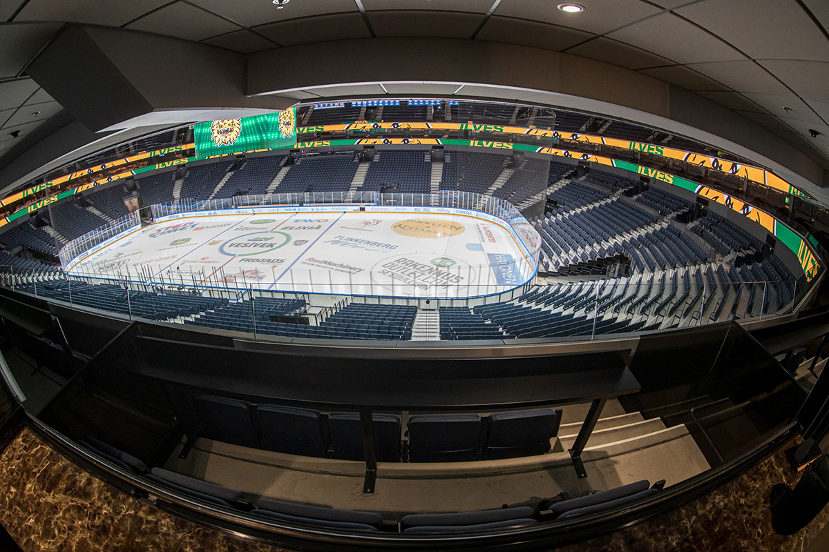 ilveshockey's tweet image. Jääkiekon MM-finaali tästä aitiosta? 🏒

MM-kisojen loppuotteluun on vapautunut yksi aitio! Katso tämä ja muut vielä saatavilla olevat VIP-paketit:
➡️ mm22.ilves.com

#Leijonat #Mmkisat #MakingMiracles