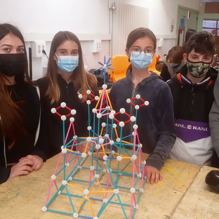 escolagravi's tweet photo. Taller de Zometool dins del treball de síntesi de 1r d'ESO, per part de @lu2jocs. Hem fet jocs cooperatius i activitats al voltant dels valors cooperatius i l'educació emocional.
#escolescoop #eso #treballdesintesi #zometool #joccooperatiu #educacioemocional #valorscooperatius https://t.co/WabAtHZv9B