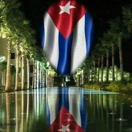 Una de las imágenes mas hermosas q visto, donde sea q hondee mi bandera, será xq está claro q daremos todo x ella y q siempre podrá brillar libre y soberana #Cuba #VamosConTodo #DeZurdaTeam