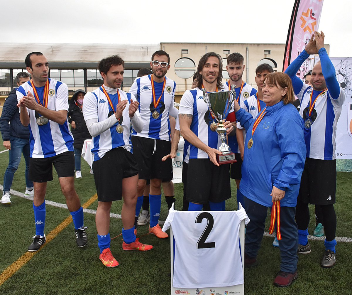HCFParalimpico's tweet image. ⚽️ | #HérculesParalímpico PC / DCA. 

🏆 SUBCAMPEONES de ESPAÑA de fútbol para DEPORTISTAS con Parálisis Cerebral y Daño Cerebral Adquirido. 

📸 Foto de Geno Velasco Almirón. 

💪😁
     🥈

#FutbolAdaptado #futboladaptadoalicante #ParálisisCerebral #DañoCerebralAdquirido #DCA