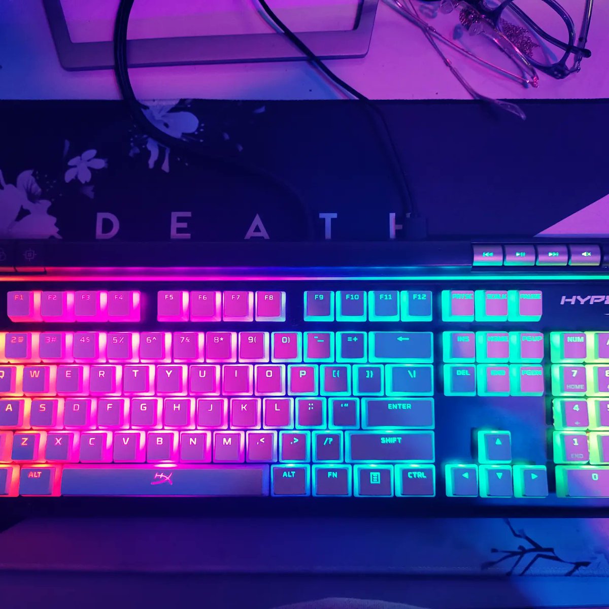 phenomenot_'s tweet photo. The look at my new @HyperX pudding caps with and without RGB bringing my #aesthetic to a new level. #NEW #blackandwhite #twitchstreamer #EDSstreamer #goodmorning #twitch https://t.co/w3ICTrBCBQ