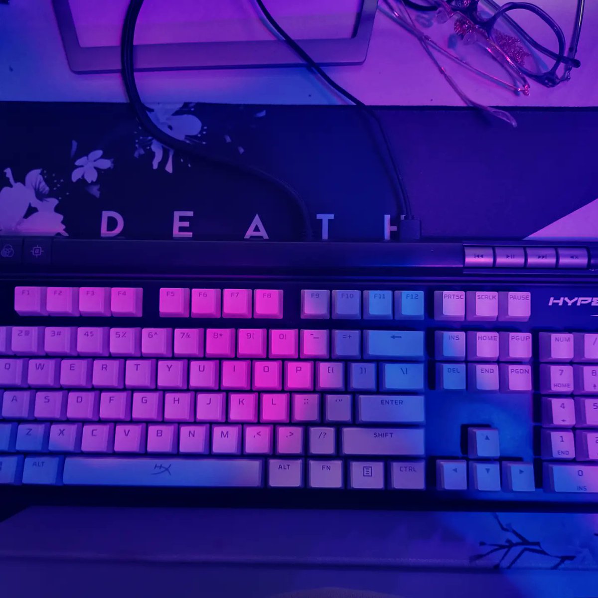 phenomenot_'s tweet photo. The look at my new @HyperX pudding caps with and without RGB bringing my #aesthetic to a new level. #NEW #blackandwhite #twitchstreamer #EDSstreamer #goodmorning #twitch https://t.co/w3ICTrBCBQ