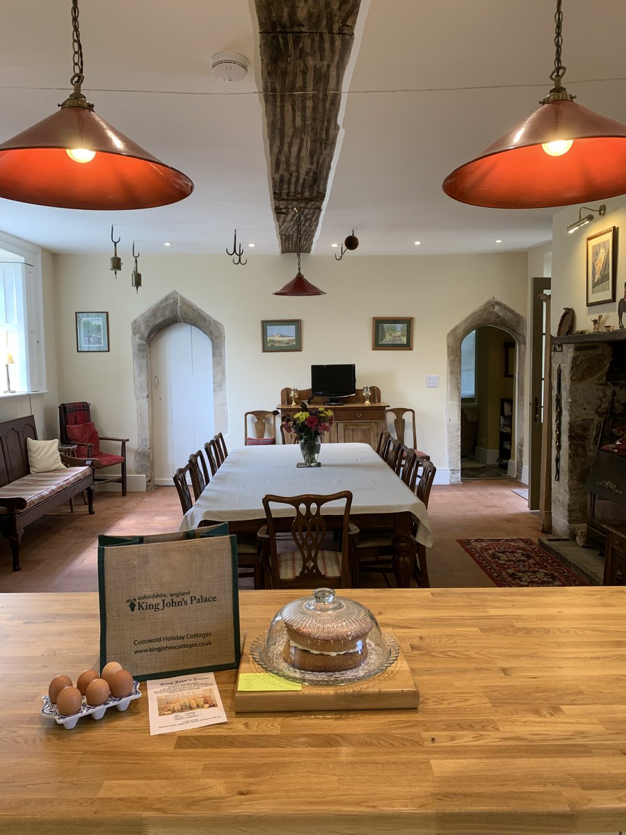 Super proud to be a #Superhost on Airbnb! pic.x.com/OOuHXa3mLM and we have the Easter weekend in King John's Palace waiting to be booked.  #Easter2022 #bighouse #family #lambinglive #cotswolds #historical #Farming #weekendfun