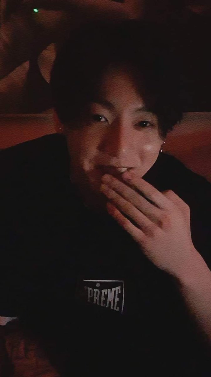NonieParedes's tweet photo. JUNGKOOK: YOU WANT TO HAVE ME? TRY AND TAKE ME.. HE'S ALWAYS FLIRTING WITH ARMYS WAAAAAAAHHHH #Jungkook #BTSARMY #BTSJUNGKOOK #JUNGKOOKIE #JungkookBTS https://t.co/1gCW99ed3j