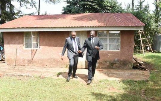 PulseLiveKenya's tweet photo. When President Uhuru Kenyatta and William Ruto visited the DP's first house in Uasin Gishu county.
#PulseKenya https://t.co/t6EAuu1M8l