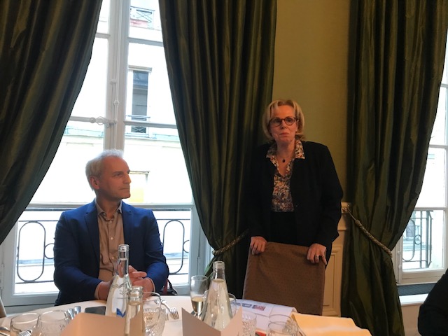 Hier soir, dîner <a href="/Fimbacte_Tw/">Fimbacte</a> au Club de la Nature et de la Chasse (Paris) autour de sa directrice-fondatrice Hedwige de Penfentenyo, en présence de Frédéric Pronchéry, maire de Belleville-en-Beaujolais et vice-président de la CC Saône-Beaujolais !
#urbanisme #fonctionpublique