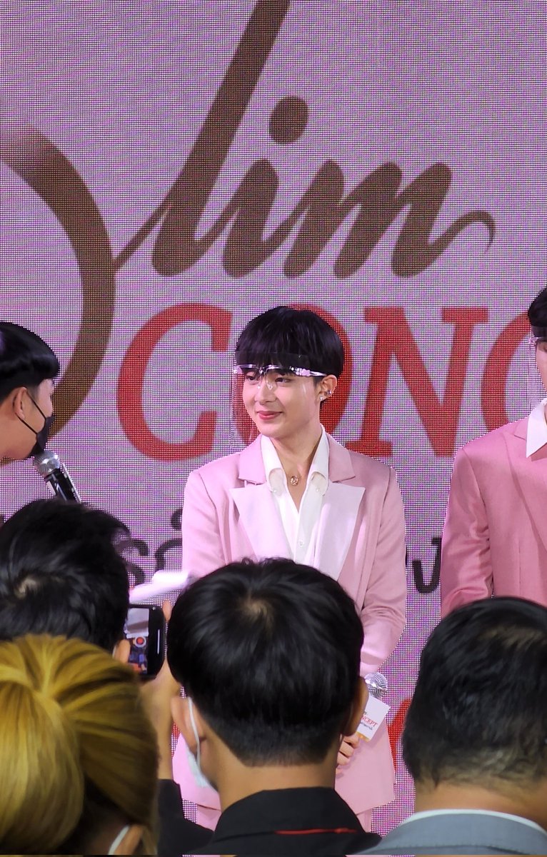 p1sut's tweet photo. นุนิวน่ารักไม่ไหวนะ 😍 #ZeeNuNew #SlimConceptXZeeNuNew https://t.co/7CbG3Tz6Qd