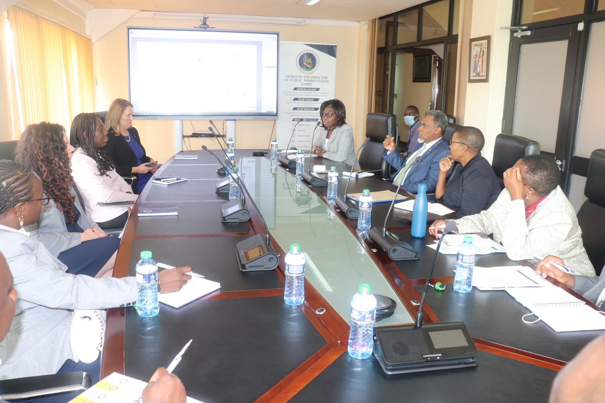 ODPP_KE's tweet photo. DPP, Noordin Haji, today received a delegation from the Office of the Attorney General - Ghana led by their DPP, Ms. Yvonne Atakora Obuobisa, who paid him a courtesy call.
 #HakiNaUsawa  #OdppCourtesyCalls https://t.co/Fk5R7HPaXT