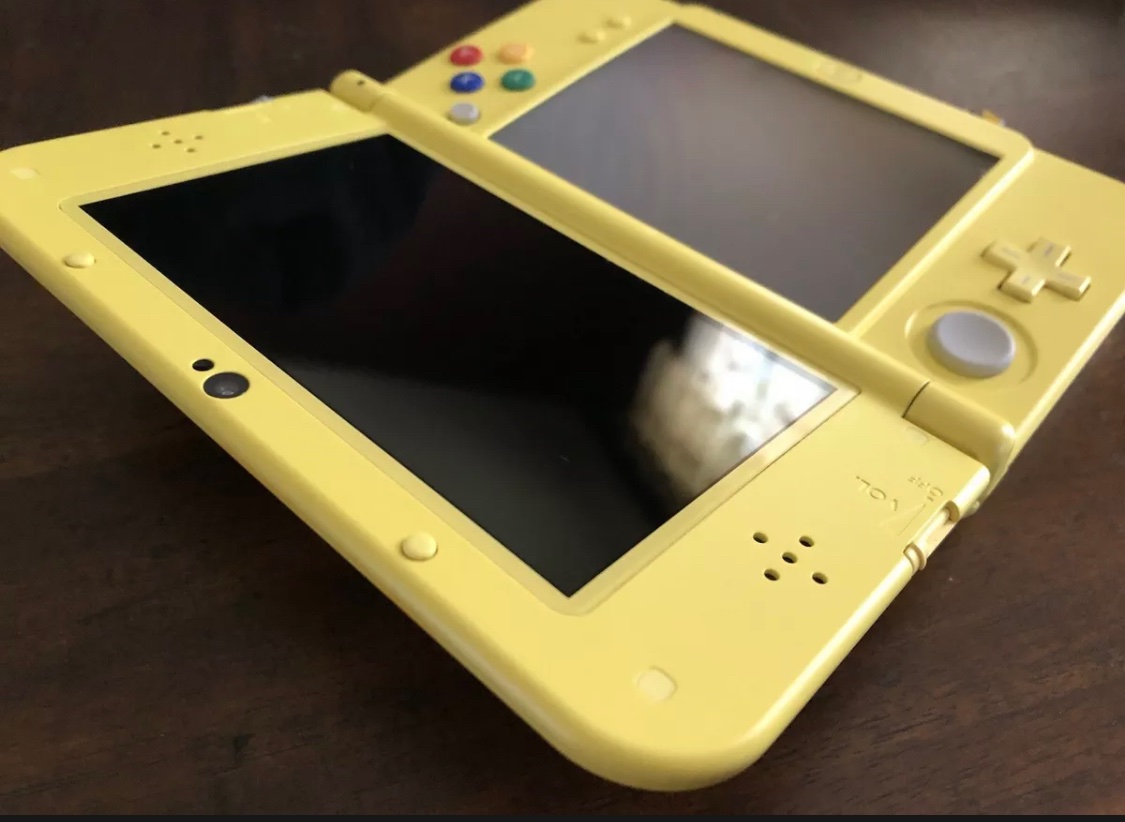 illun_a's tweet photo. Final day to bid on this beauty.  Comes with goodies.  #Nintendo #eBay 

Thank you for considering, have a good day!  ☀️❤️

https://t.co/anvgsM4jX9 https://t.co/fYgsHabvru