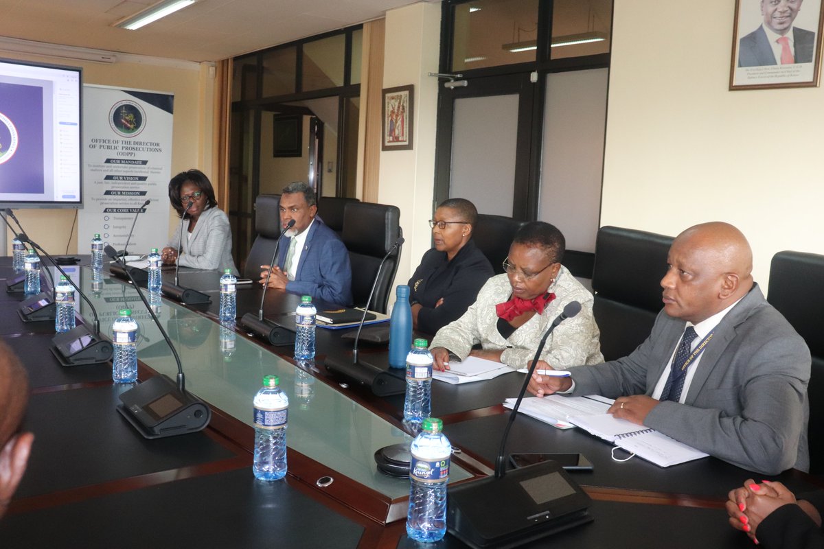 ODPP_KE's tweet photo. DPP, Noordin Haji, today received a delegation from the Office of the Attorney General - Ghana led by their DPP, Ms. Yvonne Atakora Obuobisa, who paid him a courtesy call.
 #HakiNaUsawa  #OdppCourtesyCalls https://t.co/Fk5R7HPaXT
