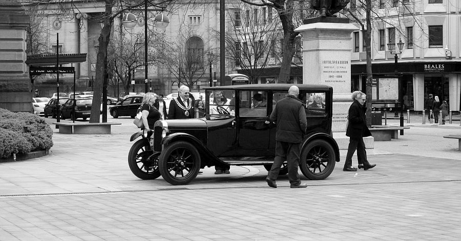 LachlanMain's tweet photo. BOLTON. 
The Mayor on Victoria Square, plaus an Austin 12.
#Bolton #vintage #vintagecar #Austin12 #streetphotography #blackandwhitephotography https://t.co/0g51sjixkp