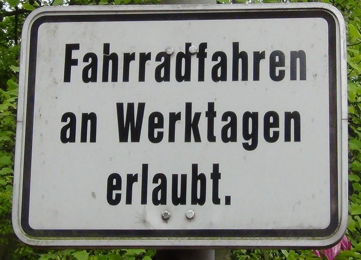 Deutschland: um ein Tempolimit umzusetzen fehlen Schilder. 

Auch Deutschland: