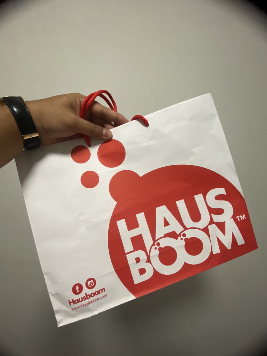 AzrilVienna's tweet photo. Tengok apa aku yg beli from @HausboomHQ kalini! 3 perisa kegemaran aku. Memang tak relax nak cubaaaaaaaa ✨

Tapi yg menarik skrg @HausboomHQ dalam bentuk tin! https://t.co/twxO81VTo0