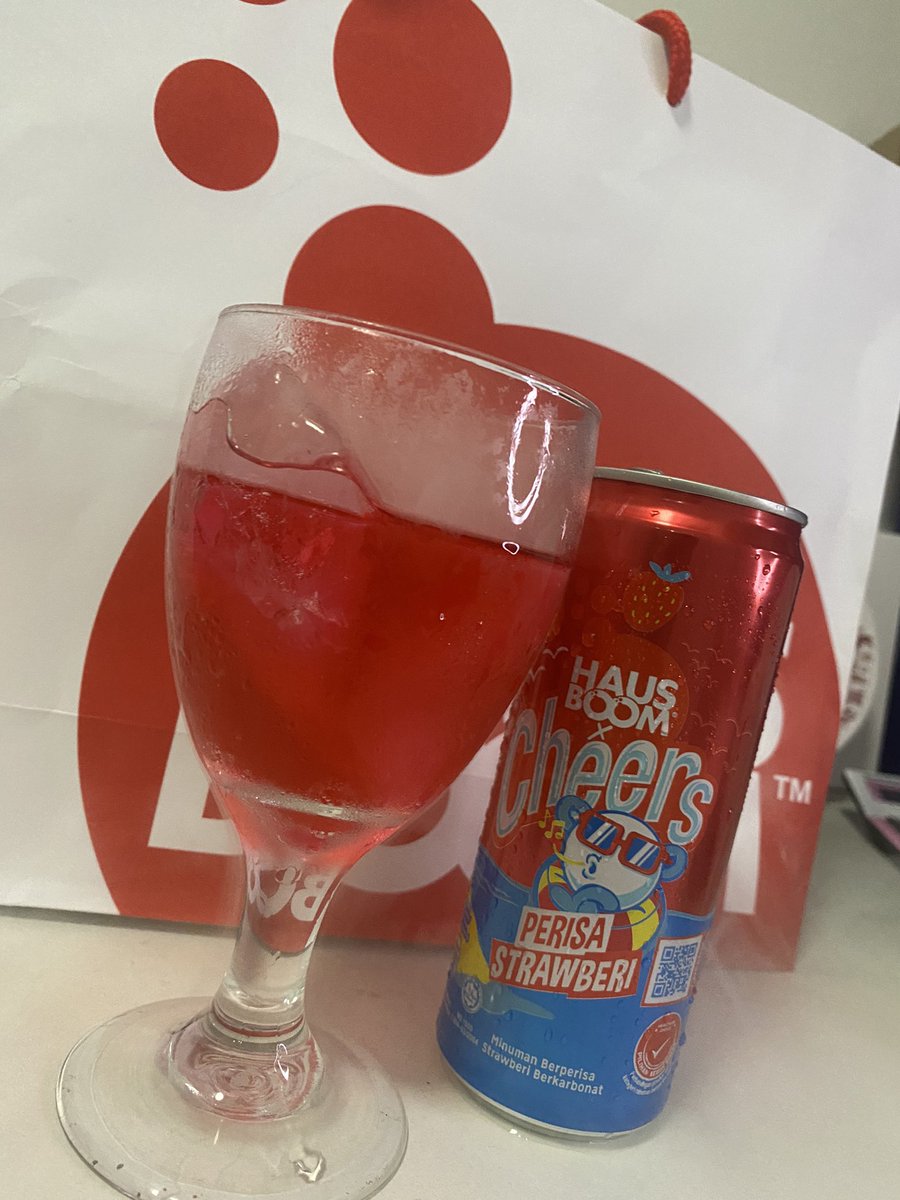 AzrilVienna's tweet photo. Memang sesuai hilangkan hausssss dibulan puasa dengan HAUSBOOMCheers ni! Tambah lagi letak ais batu 🧊🧊🧊

Aku suka strawberry 🍓🍷 lets tryyyyy gaisss https://t.co/Cjtgk1u5eT