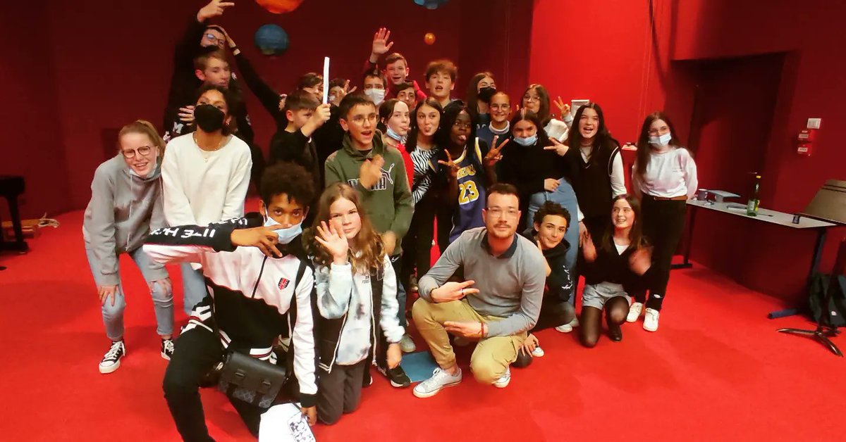 collegepom's tweet photo. 2ème tournoi de #slam pour une 2è classe de 4ème. Quel travail et quel textes ! 👍 https://t.co/t3rKg2shus