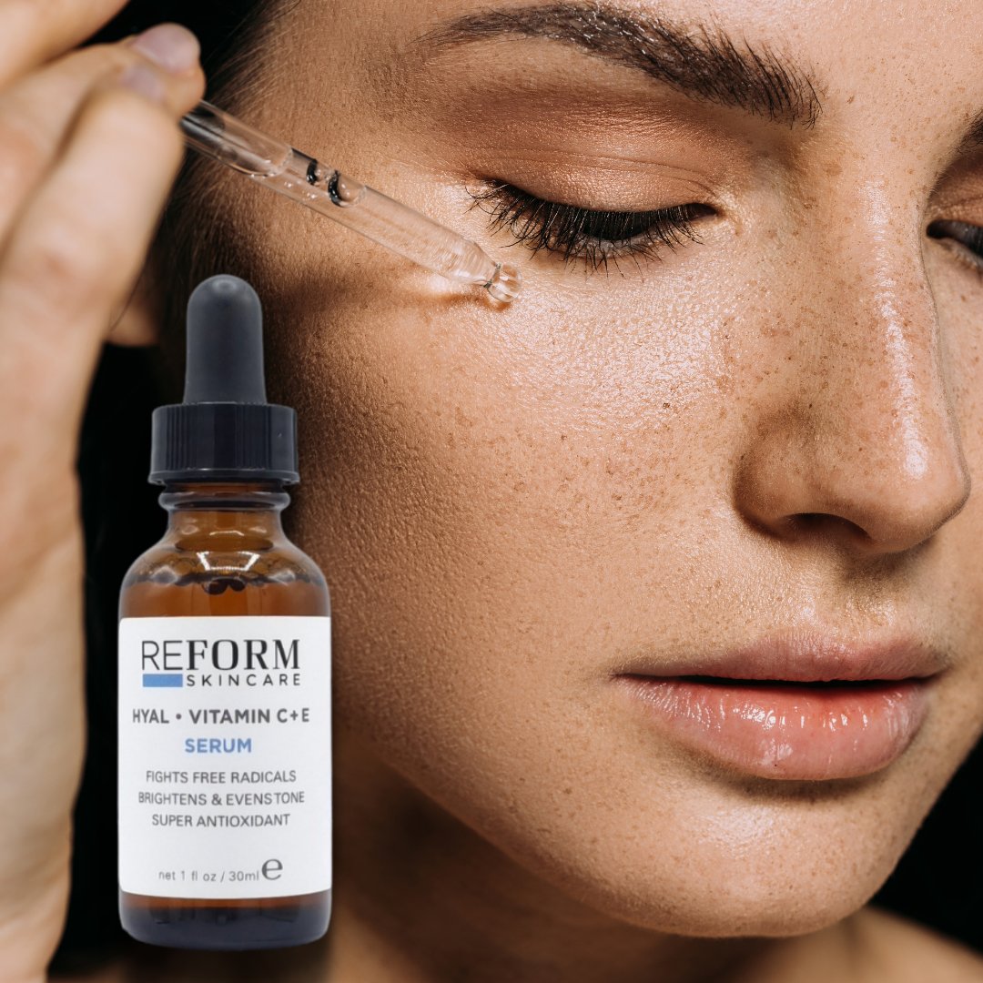 Discover the power of antioxidants with our superior Hyal Vitamin C+E serum!🧪 This serum is formulated to hydrate, brighten and promote a more youthful complexion while protecting from environmental and free radical damage.
.
.
#skincareaddict #Serums