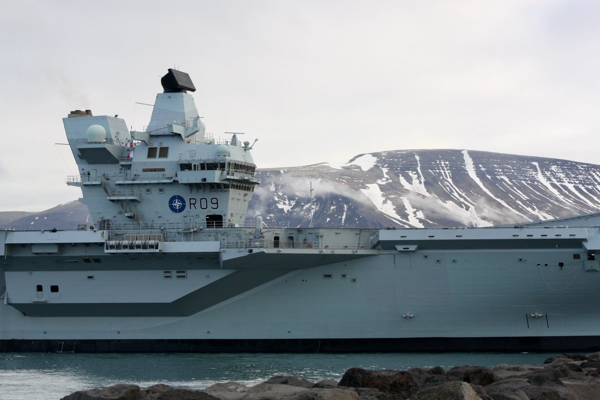 UKinIceland's tweet photo. The Icelandic weather forces welcomed @HMSPWLS and @HMS_Richmond with lovely weather when they came alongside #Reykjavík yesterday 🇬🇧🇮🇸 

It might have been a bit cold, but nothing members of @RoyalNavy can't handle! 🚢 https://t.co/DT9FU7QU5d