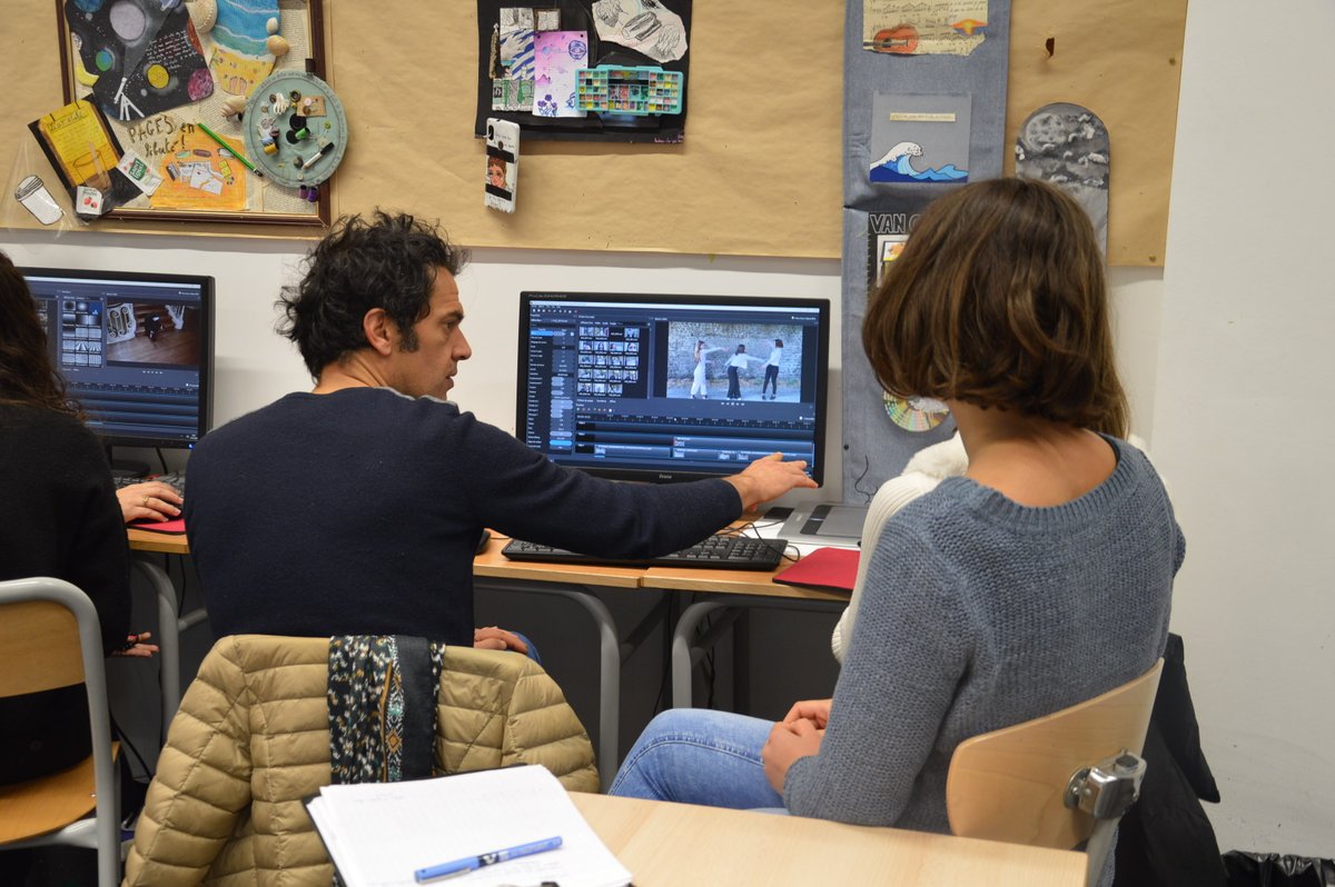 cultureselectro's tweet photo. retour en images sur le projet "Movie move" avec le lycée Louis Barthou
les élèves ont réalisé des captations de performances dans les rues et bâtiments de Pau et son agglo avant d'en réaliser un montage vidéo avec l'aide du vidéaste Thierry Moinet !
#performance #video https://t.co/WWN1NNSRgb