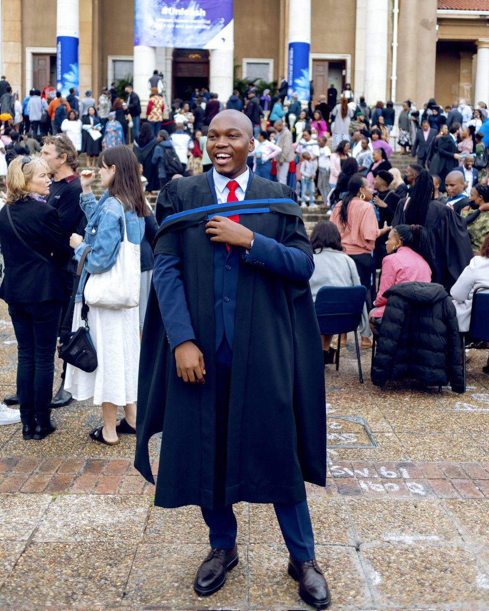 legendmapelo's tweet image. Officially a UCT graduate. Danko mdali.🙏🏾 #UCTGrad2022