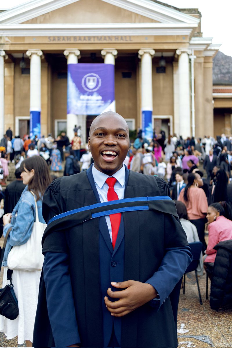 legendmapelo's tweet image. Officially a UCT graduate. Danko mdali.🙏🏾 #UCTGrad2022