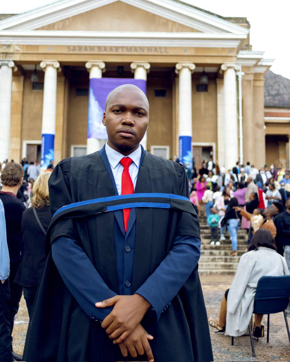 legendmapelo's tweet image. Officially a UCT graduate. Danko mdali.🙏🏾 #UCTGrad2022