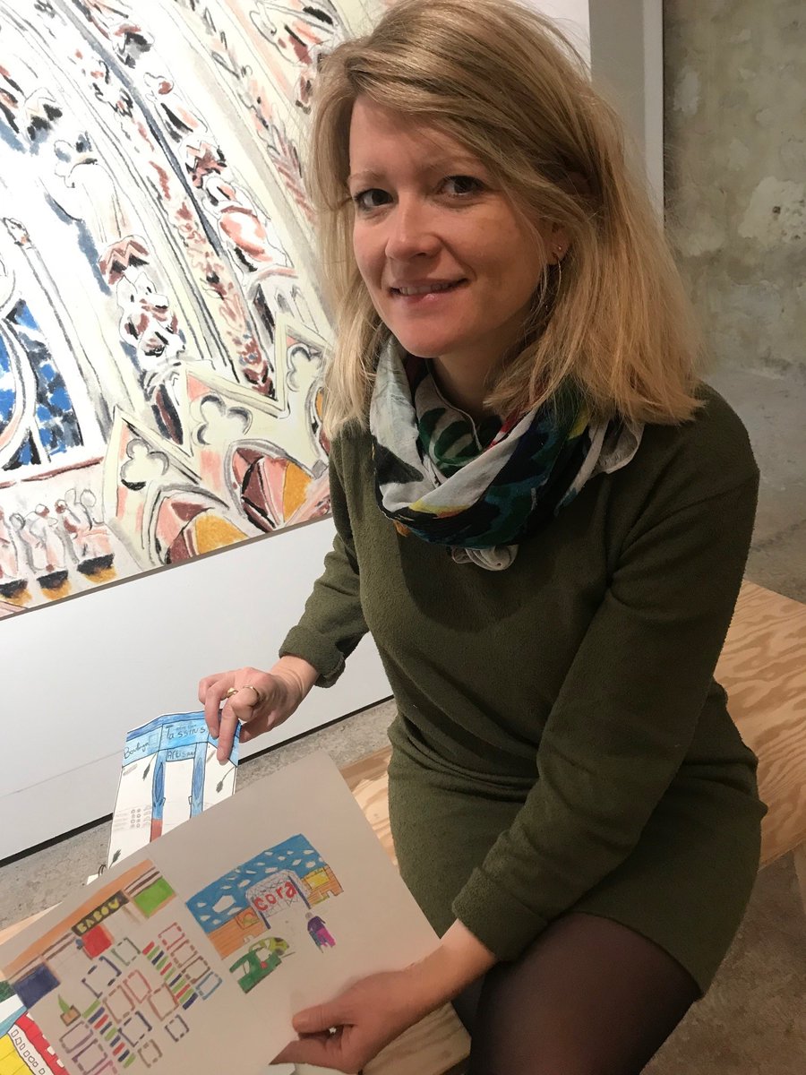 MELI_MOME's tweet photo. Ce mardi,l'expo d'@EmilieSeto devient atelier de dessin pour les élèves en Segpa,Collège 3 Fontaines."Avec Émilie les contraintes sont libérées,les dessins sont plus fluides.Cela parle aux élèves"affirme Amélie Cottenet qui redit "leur fierté devant les 2 tours de leur quartier" https://t.co/zhBnJSRwst