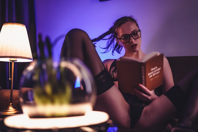 I just sent you 40+ more pics with free preview in your DM, let me know how did you like it 😘LINK: https://t