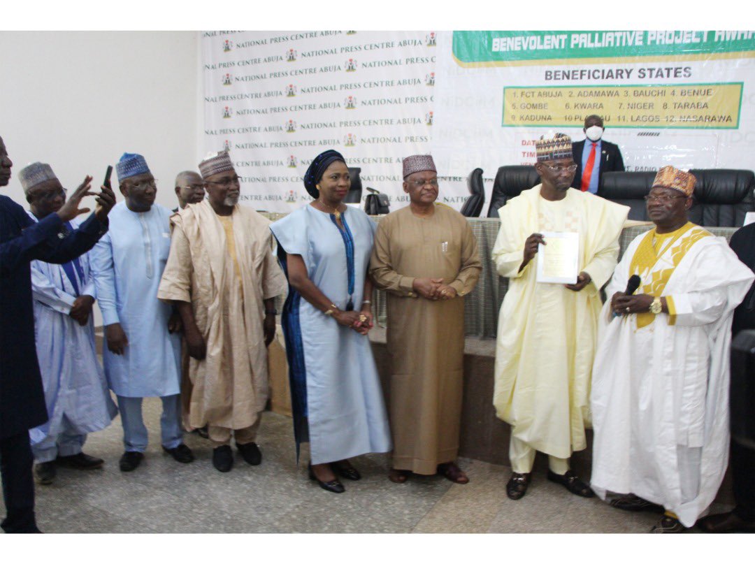 nidcom_gov's tweet photo. PRESS RELEASE

DIASPORA PROJECTS: GOV. SULE EXTOLS ZUMUNTA ASSOCIATION USA.

Abuja,  April 5, 2022:

Governor Abdullahi Sule of  Nasarawa State says Nigeria as a  country can go far where unity and love is top most in the daily affairs of citizens.
#Thread https://t.co/ltqL6XSq7J