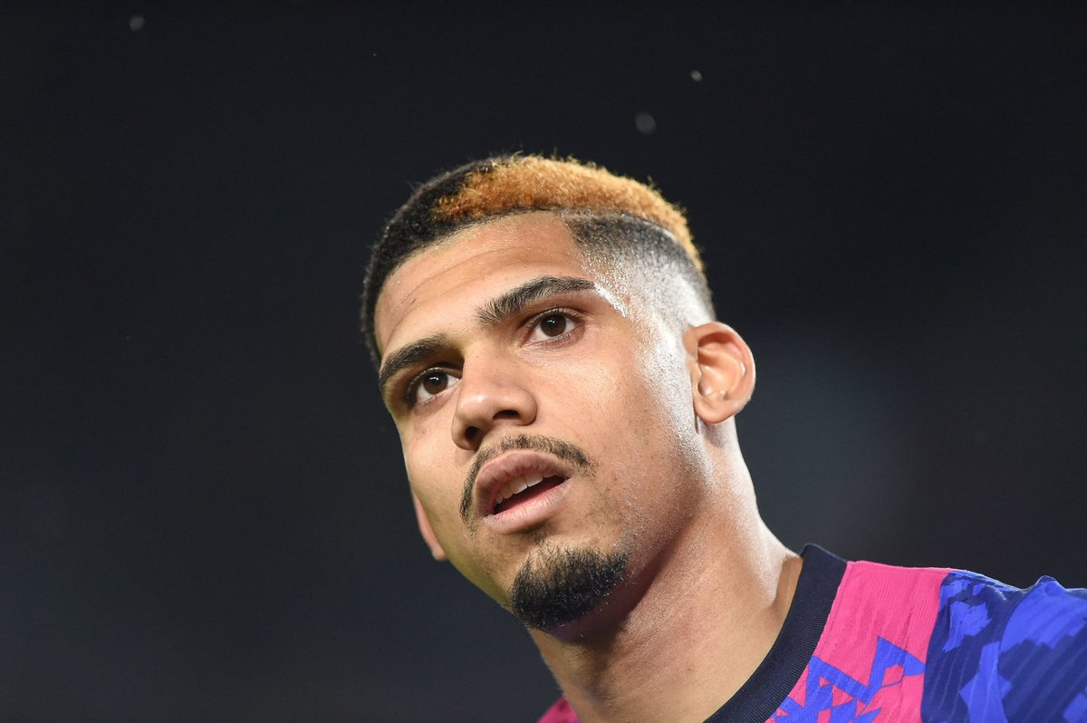 💥 Informa <a href="/moillorens/">moisESPN</a> que los agentes de Ronald Araújo ya están en Barcelona. Durante el día de hoy habrá reunión con el Barça‼️ #FCBlive #Barça