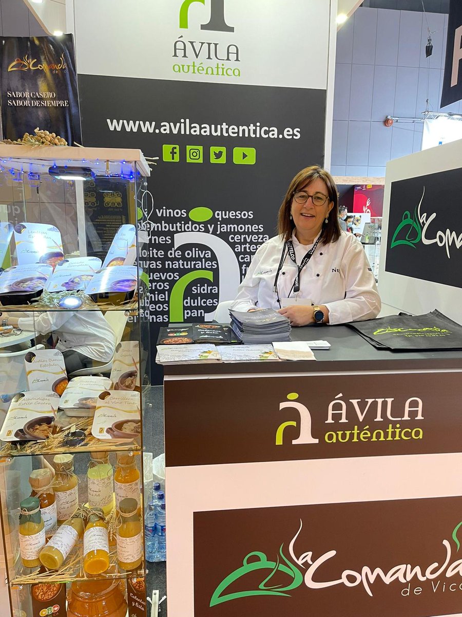 Avilaautentica1's tweet photo. ¡Seguimos disfrutando con nuestros #auténticos en @AlimentariaBCN!
Si no nos has visitado aún, aquí te dejamos algunas razones de lo más deliciosas para hacerlo 😉

🍪 #DulcesSanchidrián
💦 #Ursu9
🍭 #Golydul
👩🏻‍🍳 #LaComandaDeVico https://t.co/PjxAsolu0A