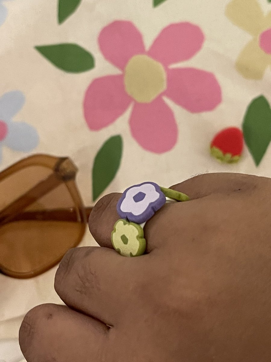 chibiarchives's tweet photo. island ghorl! 🌷🥑💭👛👒🌸🌴🌞🫧 https://t.co/7eCFC5enVO