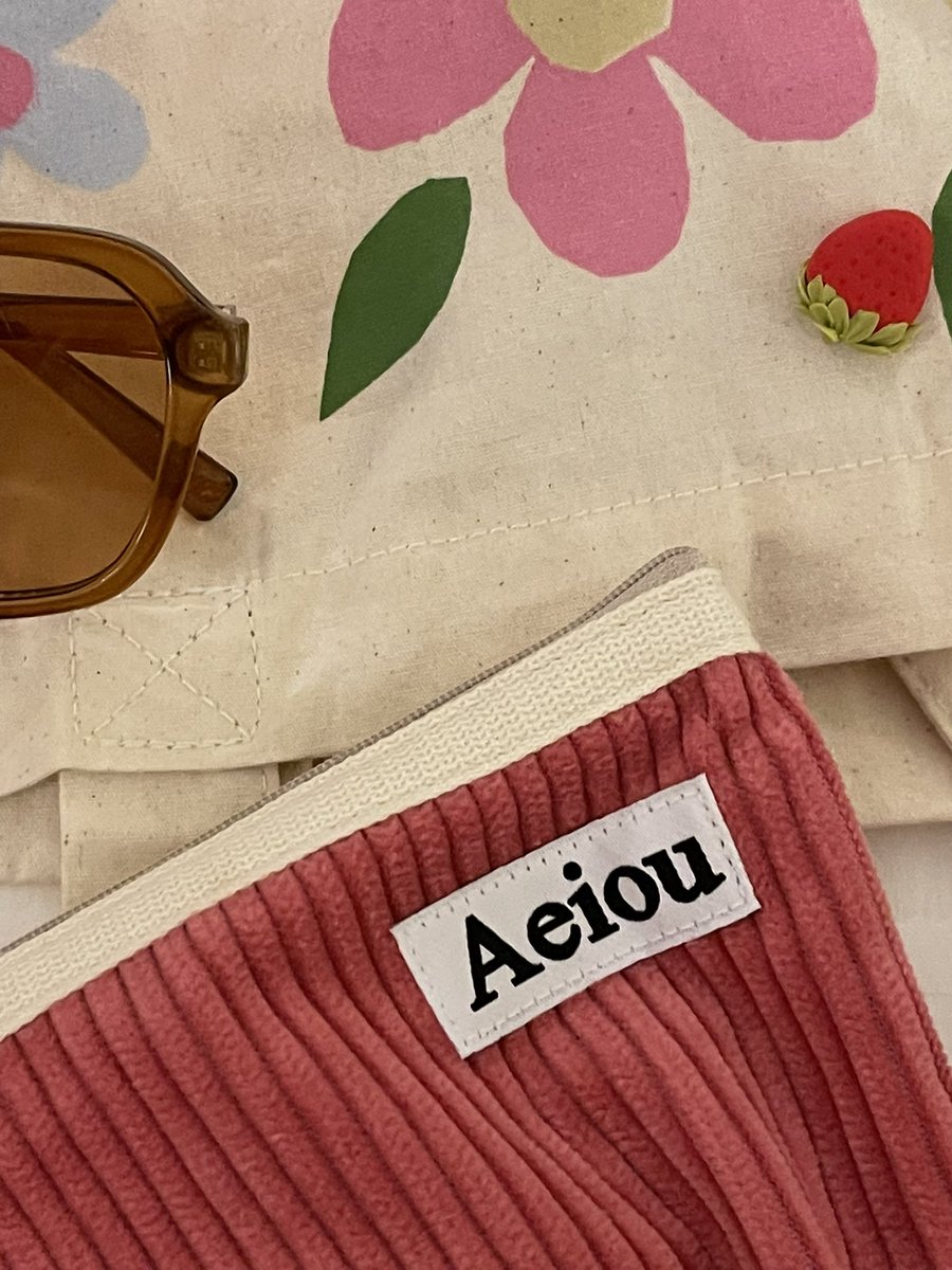 chibiarchives's tweet photo. island ghorl! 🌷🥑💭👛👒🌸🌴🌞🫧 https://t.co/7eCFC5enVO