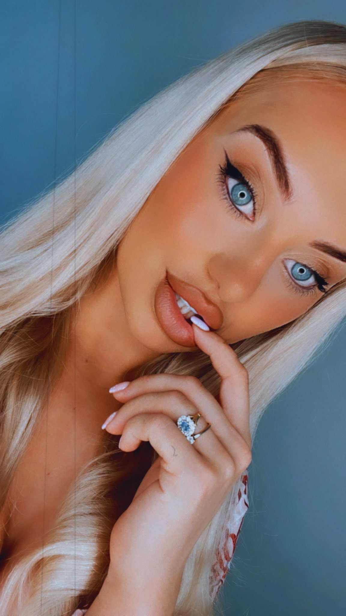 Rhiannon Blue on Twitter: "Your goddess is craving 💰 £rhiannonblue1 … cmon piggies oink 🐷 https