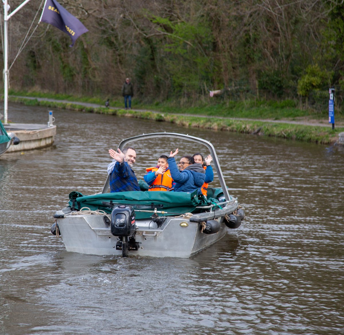 beaconparkboats's tweet photo. Smiling faces from our day boat customers heading north to the fabulous canal side pubs. 

As you can see each day boat has its own rain cover, just in case!

#dayboating #newseason https://t.co/g2N63GlWz2