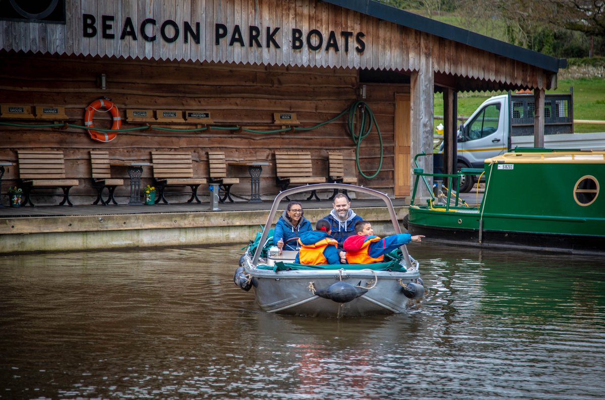 beaconparkboats's tweet photo. Smiling faces from our day boat customers heading north to the fabulous canal side pubs. 

As you can see each day boat has its own rain cover, just in case!

#dayboating #newseason https://t.co/g2N63GlWz2
