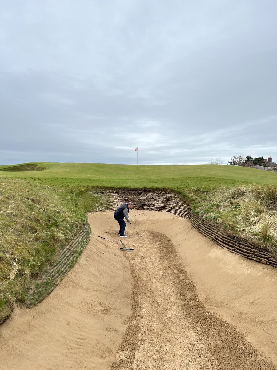 stephenmarsh63's tweet photo. @TimAggettsport Similar quest to ours yesterday Tim, 15th @RLGCHoylake 94 yards to pin, full controlled 8 iron to pin high securing the par 😆 Dad not so lucky 🍀 https://t.co/5qlHVFSI6j