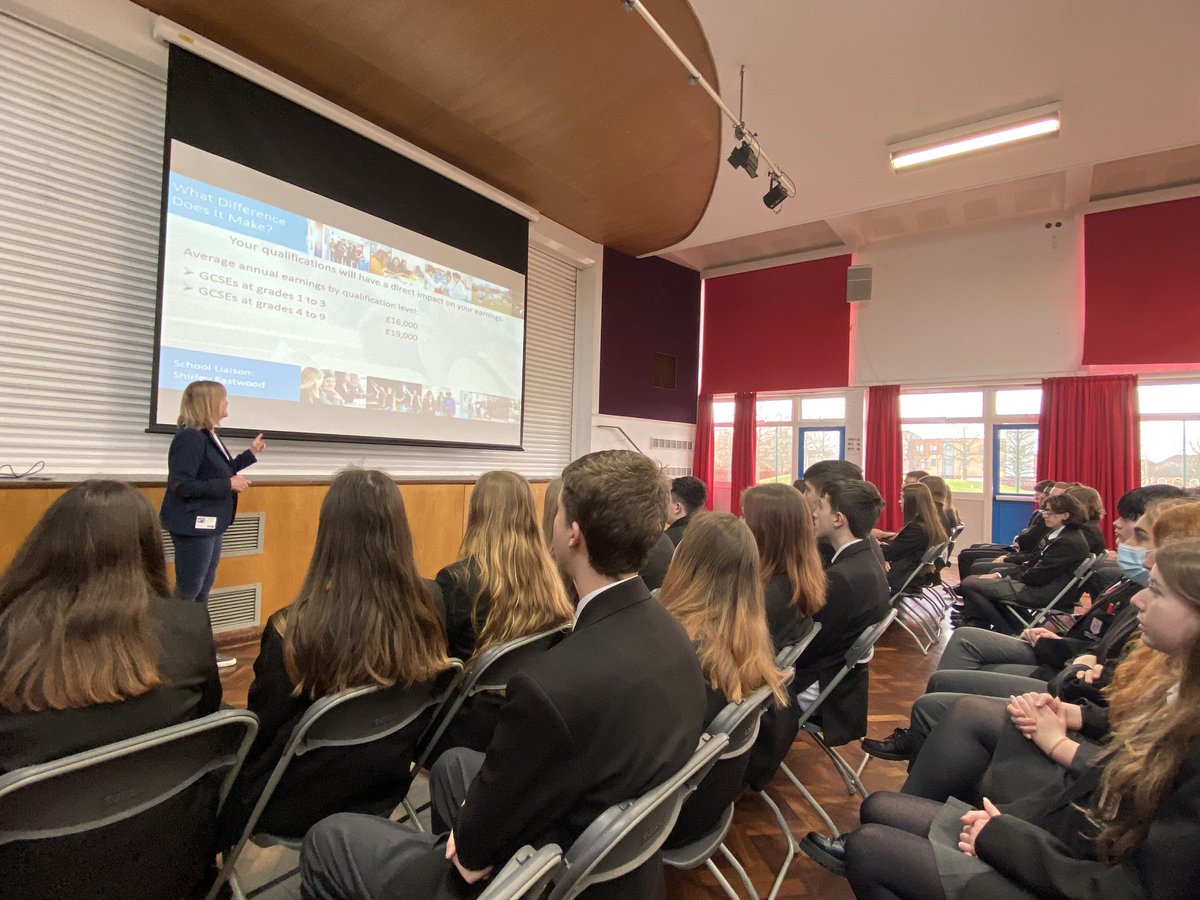Crestwood_DfE's tweet photo. It was great to welcome Shirley to @Crestwood_DfE this morning, to talk to our students about the great opportunities @ItchenCollege have to offer. Year 10 were left suitably impressed and buzzing about their journey/careers post Crestwood. #GreatInsight #CareerPath https://t.co/YJU6bULKm9