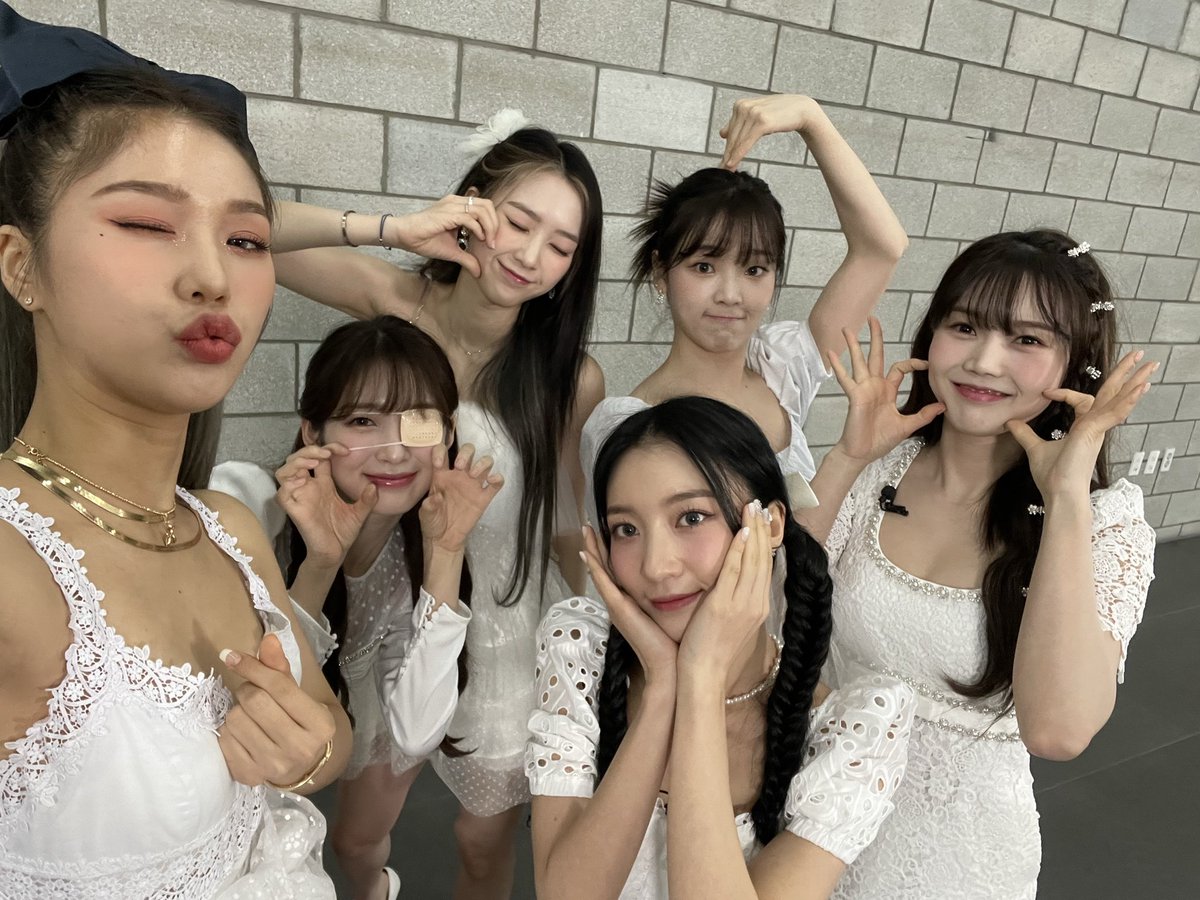 8_OHMYGIRL's tweet photo. [#OhTimes] 220405 더쇼 📸

미라클의 사랑으로 이뤄낸 Real Love 활동기 첫 1위🏆💖 지금 이 공기 이건 마치? 오마이걸이 짱이라는거야〰️🥰

#오마이걸 #OHMYGIRL #RealLove https://t.co/PYuxEvL2QV