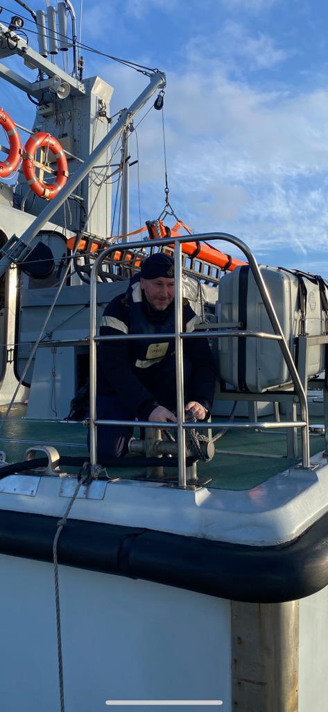 P2000s are a far cry from Submarines as is seamanship from catering services but that didn’t deter CPO CS SM Boyle who volunteered to join us for the past 2 weeks to keep us at sea 🦈

We’ll be sad to see him return to @FOST!

#OneNavy
#SmallShipsBigImpact
#CoastalForcesSquadron