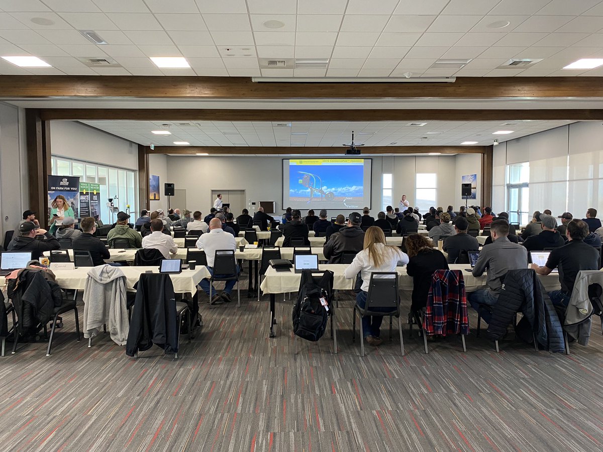 rhutchsce's tweet photo. @SouthCountryEq Kicking off our final Large Ag clinic for spring of 2022 with our Optimization specialist Wayne Gall today @Richardson_Farm. Thank you to our customers! https://t.co/TJ4L6SpW5R