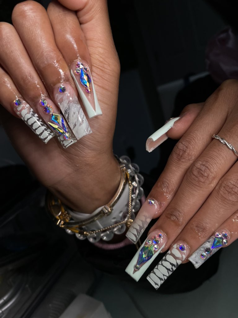 AriThePretty_'s tweet photo. I am a LICENSED nail technician new to the Atlanta/Buckhead Area 💓 with 4 years of experience!

If this comes across your time please rt to help me expand my clientele 💓 

#atlantanailtech #atlnailtech #atlhairstylist #buckheadnailtech #gsunailtech #caunailtech #ggcnailtech https://t.co/AwSZZY8QlB