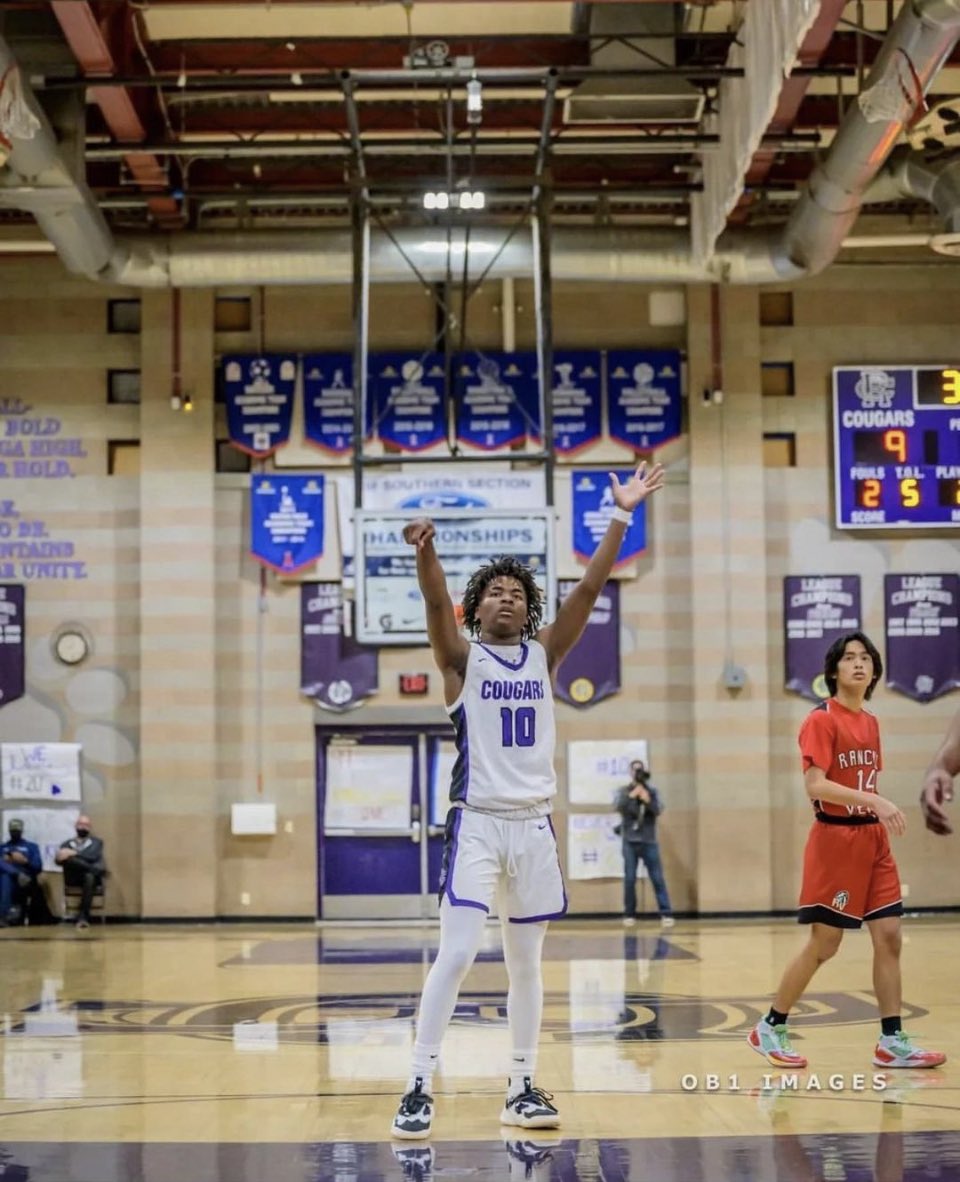 prodigyathlinst's tweet photo. Congratulations Shadale Knight on winning the 2022 John R. Wooden award #ProdigyWay https://t.co/WcwvBD9oB8