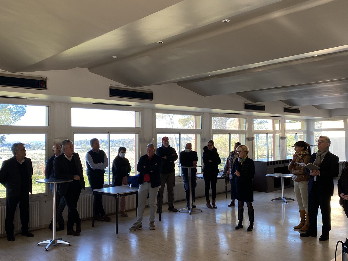 Bienvenue !
Magali Sirerols passe le relais à Georges Nikakis à la direction de l’Afpa d'Istres.
Rencontre avec les salariés du centre et du Comité de direction régional de l’Afpa PACA.