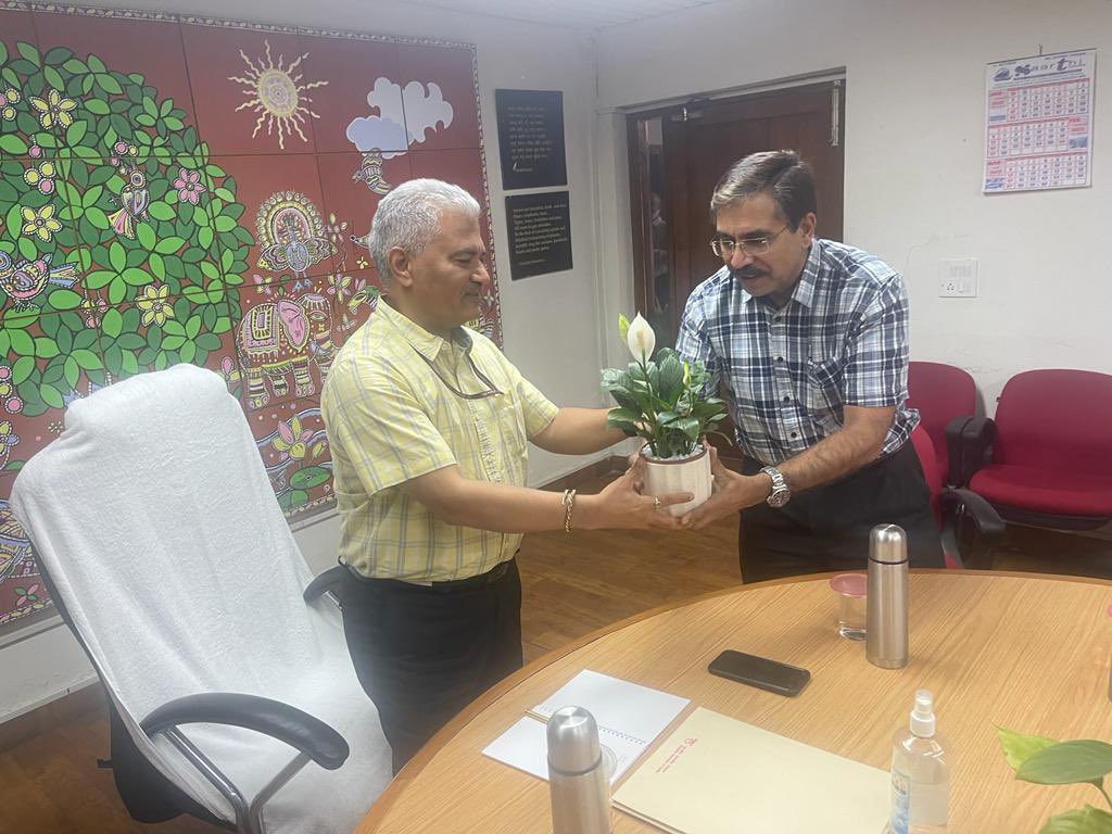 wii_india's tweet photo. Dr. S. P. Yadav IFS , MS - NTCA  after taking charge as Director WII was welcomed by Dean FWS Dr. Y. V. Jhala at WII. Dr. Yadav was briefed about activities of WII in a meeting with faculty. https://t.co/MrsMuk4b44