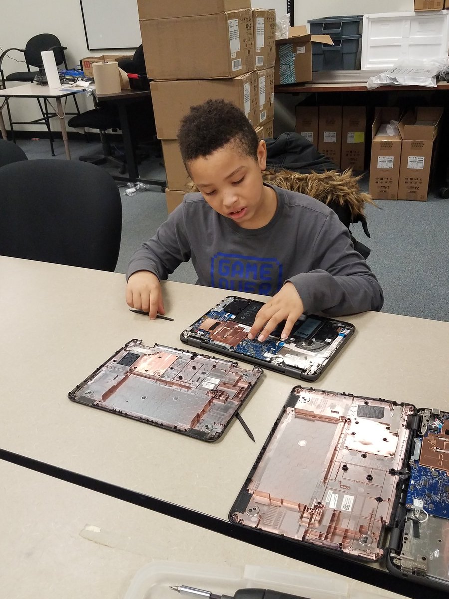 BJMscholars's tweet image. 5th grade @BJMscholars get awesome #STEM experiences like learning computer repair, an invaluable skill that will definitely be useful in their futures! Here come Ithaca&apos;s next great scientists &amp;amp; engineers!!  #steminschools #sciencematters #teamicsd @IthacaNYSchools