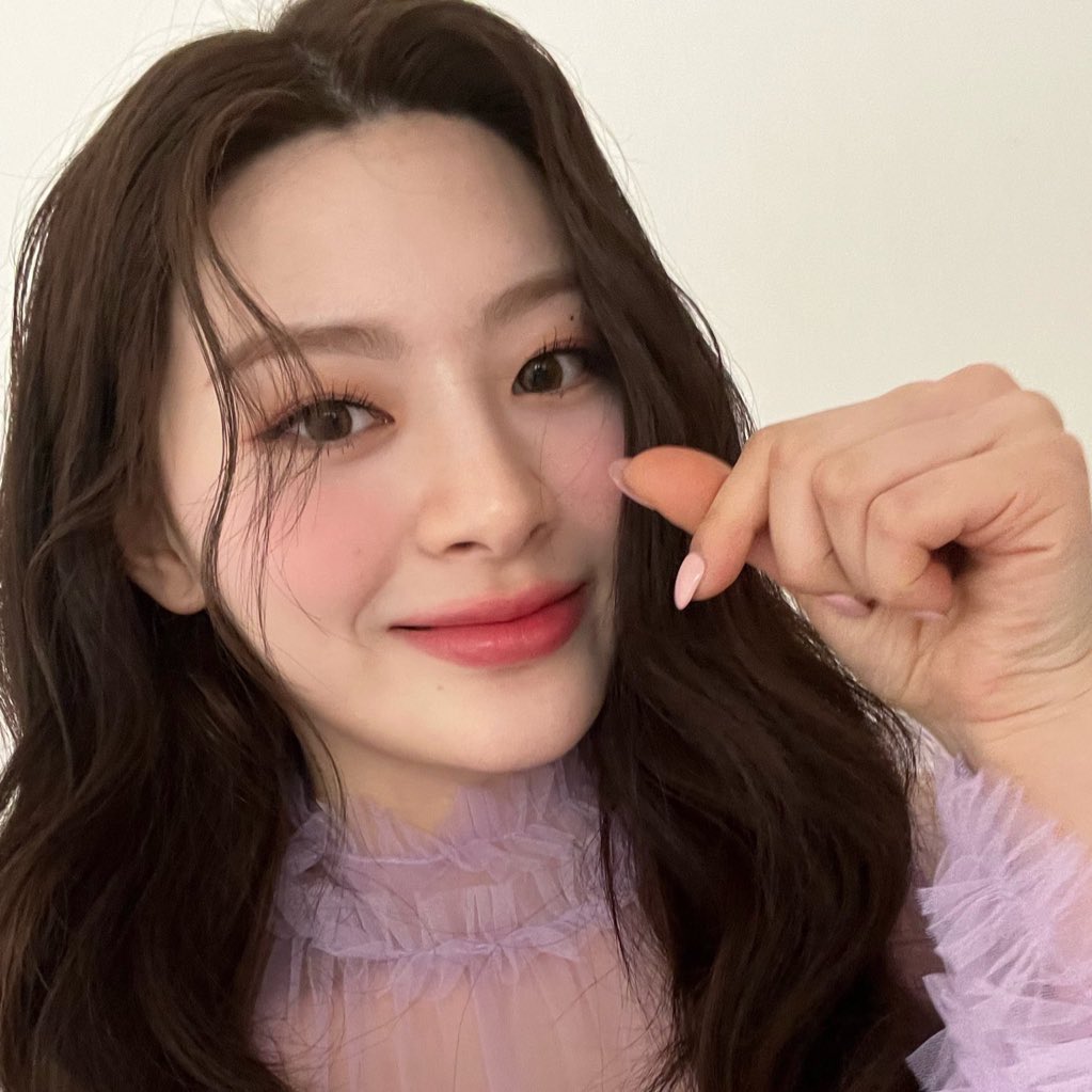seeun finger hearts ♡