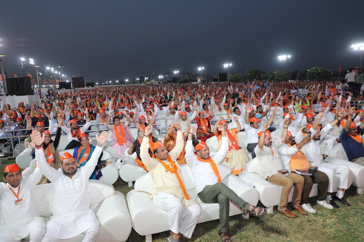 pradipsinhbjp's tweet photo. राष्ट्र कल्याण के लिए समर्पित भाजपा विश्व का सबसे बड़ा राजनीतिक दल है, जिसकी शक्ति समस्त कार्यकर्ता है। https://t.co/BM14q1lZbN