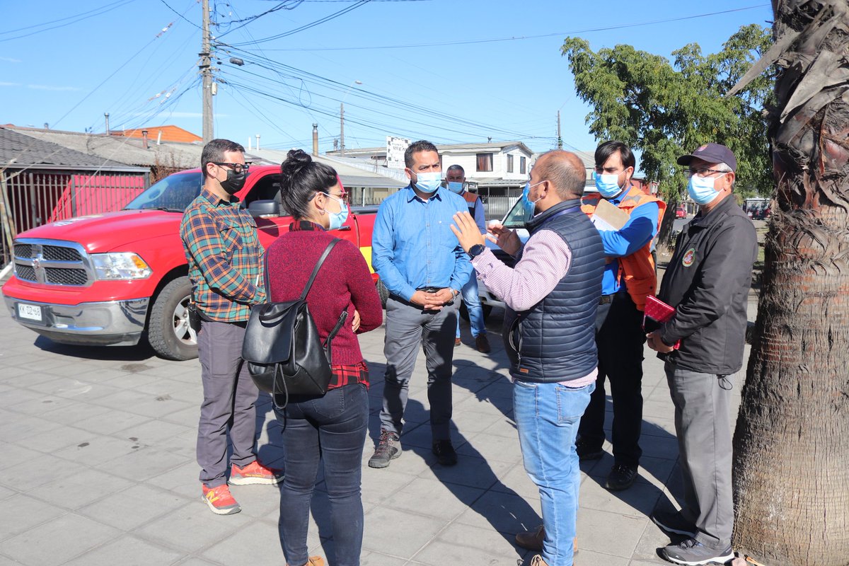 CasaDeLaSeguri1's tweet photo. #Ahora
Dirección de Seguridad Pública junto a @EFE_Biotren realizan una visita en terreno para verificar señaleticas, barreras que mejores la seguridad en cruces ferroviarios de #Coronel
#EFESUR https://t.co/zHIfoQYWVJ